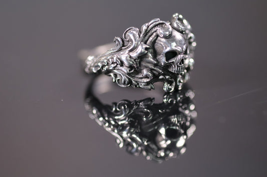 Scroll Head Skull Ring